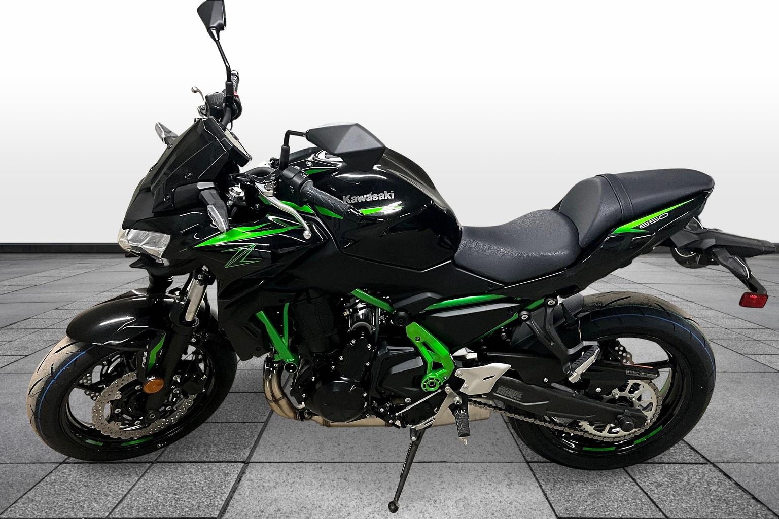 ＯＮ 2025 Kawasaki Z650 ABS | McGrath Powersports